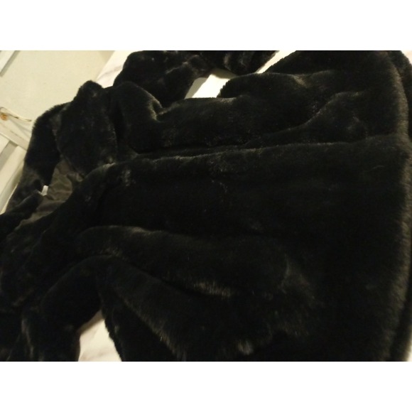 H&M Divided Faux Fur Black Coat Jacket Sz M oldFashion Style Winter Warm Holiday - Picture 5 of 14